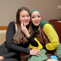 Angelina Sondakh merayakan ulang tahun Aaliyah Massaid (Instagram/angelinasondakh09)