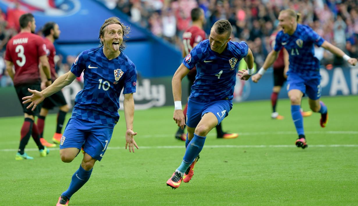 Ekspresi Luka Modric setelah mencetak gol ke gawang Turki dalam laga Grup D Piala 2016 di Stadion Parc des Princes, Paris, (12/6/2016). (AFP/Bulent Kilic)