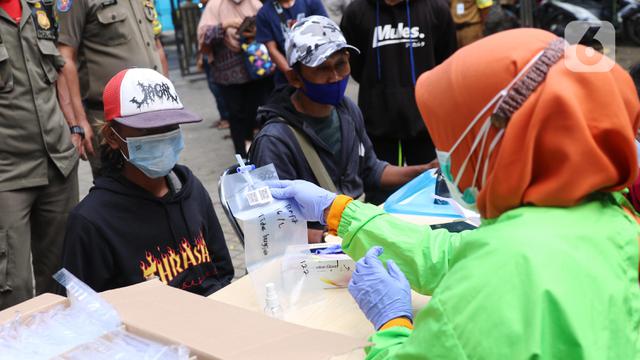 Puluhan Warga di Kelurahan Sudimara Barat Tangerang Jalani Tes GeNose C19