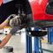 Mekanik melakukan perawatan pada sistem pengereman mobil. (dok. Suzuki)