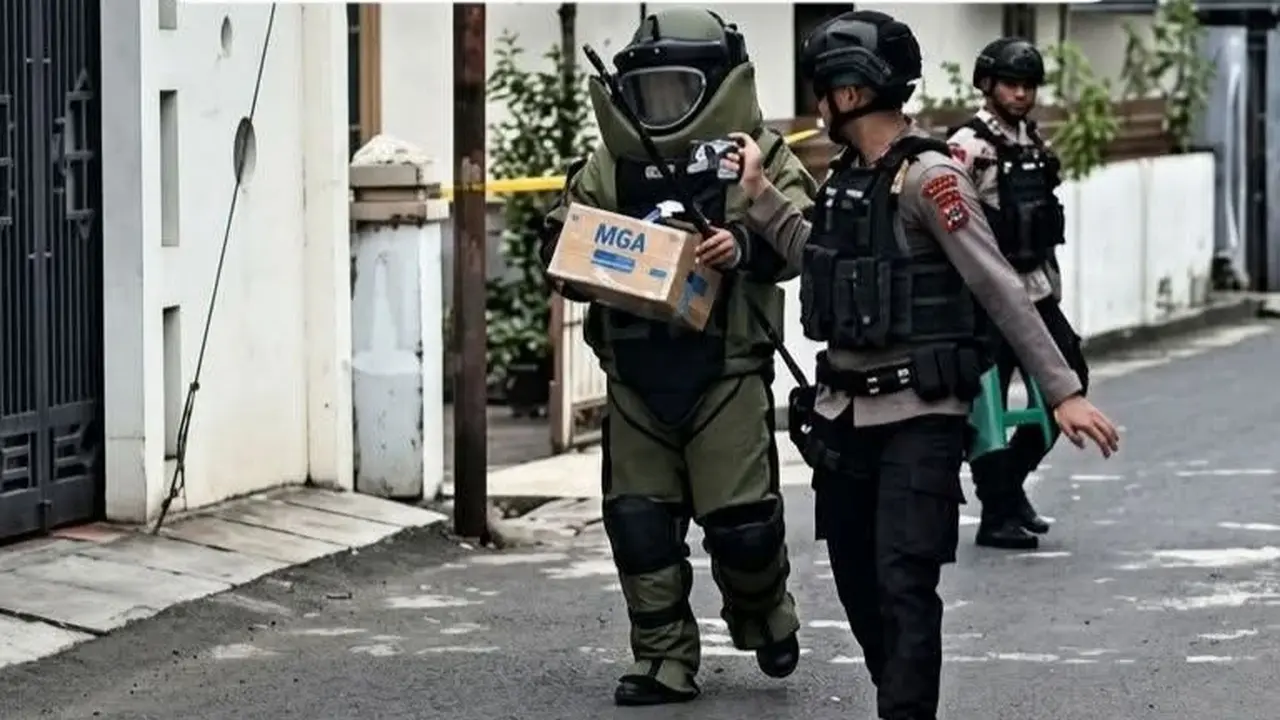 Warga Kudus Geger Temuan Kardus Mencurigakan, Polisi Klaim Isi Kardus Berisi Sayuran dan Bukan Bom