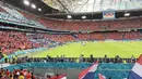 Suasana di dalam Arena Amsterdam ketika lagu nasional dinyanyikan jelang laga Belanda vs Ukraina. (Foto: Bola.com/Tito Sianipar)