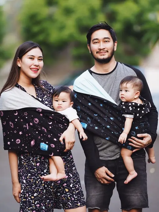 "Pokoknya kalau (Jeje) habis keluar sampai rumah langsung mandi, nggak pegang, nggak ketemu bayi dulu. Ke mana-mana juga (kita) harus tetap mengikuti protokol kesehatan," ungkap Syahnaz Sadiqah. (Instagram/syahnazs)