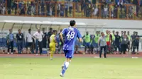 Marcos Flores saat membela Persib Bandung di Stadion Wibawa Mukti, Cikarang, Sabtu (1/10/2016). (Bola.com/Nicklas Hanoatubun)