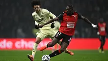Bek muda Rennes, Jeremy Jacquet (kanan). (AFP/Lou BENOIST)