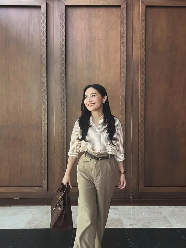 Inspirasi Gaya Smart Casual dari Artis Perempuan (Instagram/@prillylatuconsina96)