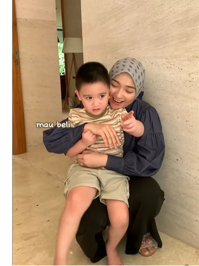 6 Potret Anak Citra Kirana Tak Takut Main Ular Milik Irfan Hakim, Nangis Minta Beli