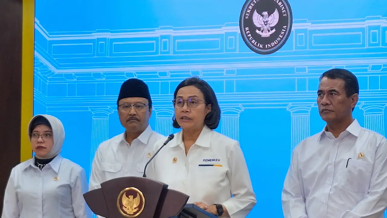 Menteri Keuangan Sri Mulyani dalam konferensi pers usai rapat bersama Presiden Prabowo di Kantor Presiden Jakarta, Senin (2/6/2025).
