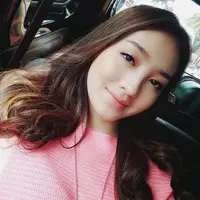 Senyum Natasha Wilona ini dilakukan saat ia jetlag, sehabis pergi jauh menggunakan pesawat. (Instagram @natashawilona12)
