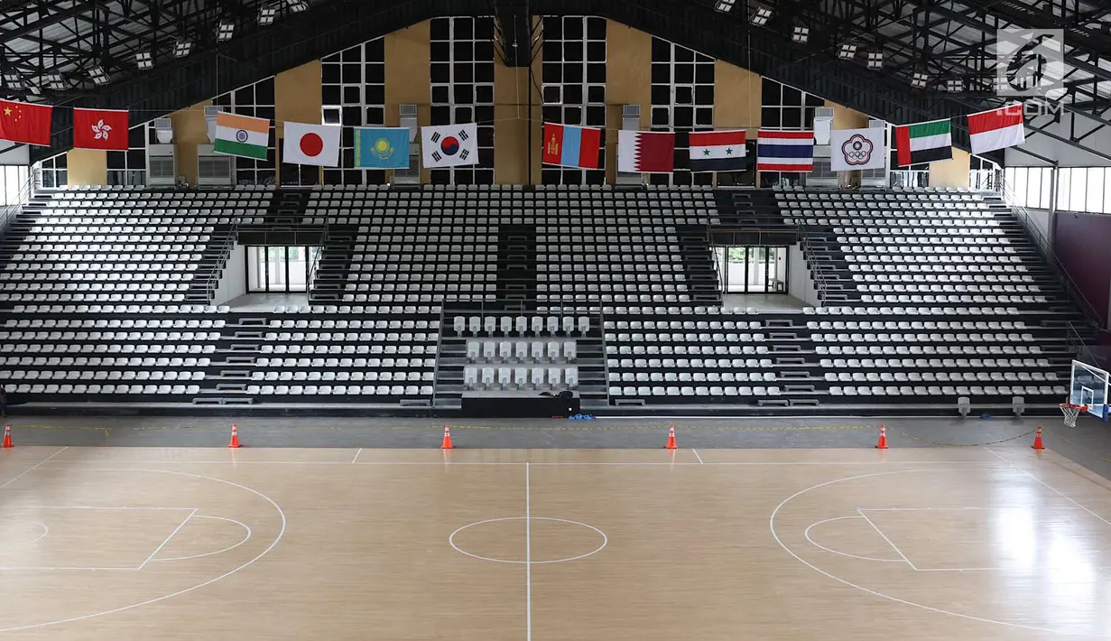 Penampakan venue basket untuk gelaran Asian Games 2018 di kawasan GBK, Jakarta, Selasa (7/8). Kendati sejumlah venue sudah siap, masih banyak alat berat yang belum dikeluarkan dari area tersebut. (Liputan6.com/Immanuel Antonius)