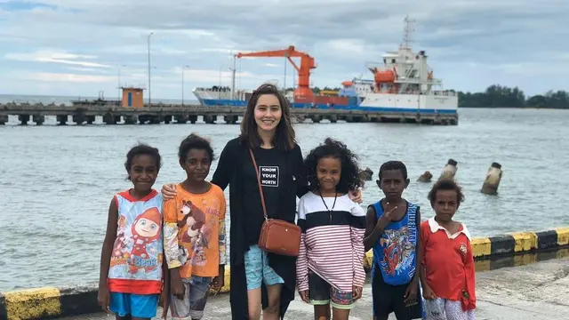 6 Potret Yanni Melwani, Aktris Berdarah Papua yang Ikut Bicara Soal Ikon PON XX