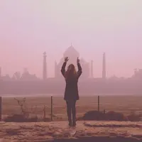 Megan Sullivan, gadis yang setelah didiagnosa kanker memutuskan untuk berkunjung ke 7 keajaiban dunia. (megthelegend.com)