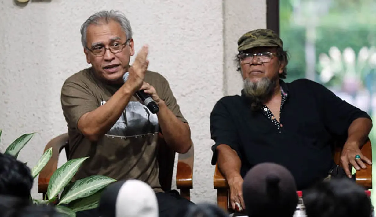 Ditemui di kediamannya di Leuw inanggung, Jawa Barat, Selasa(27/6/2017), Iwan menceritakan rangkaian acara yang dilalui dalam halal bihalal itu. Banyak hal yang membuat suasana mengobrol mereka menjadi cair. (Deki Prayoga/Bintang.com)