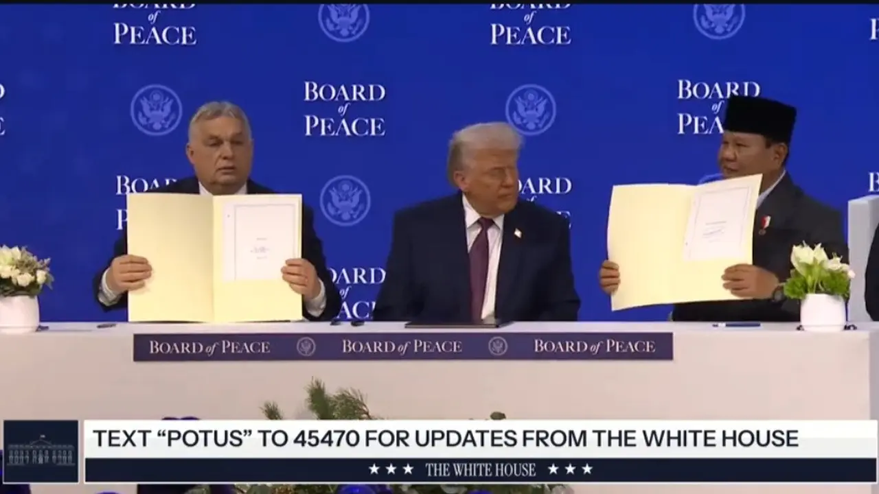 Prabowo Hadiri Dewan Perdamaian Gaza, Teken Dokumen di Depan Trump