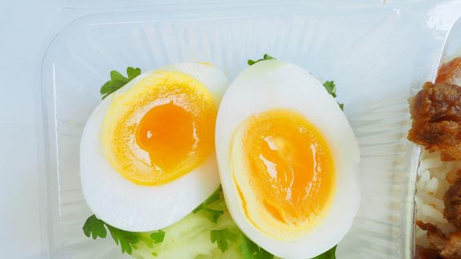 Telur juga bisa jadi sarapan enak saat direbus begitu saja. (Foto : shutterstock)