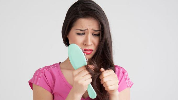  Tips  Mengatasi  Rambut  Rontok  Dengan  Masker Minyak Kelapa 