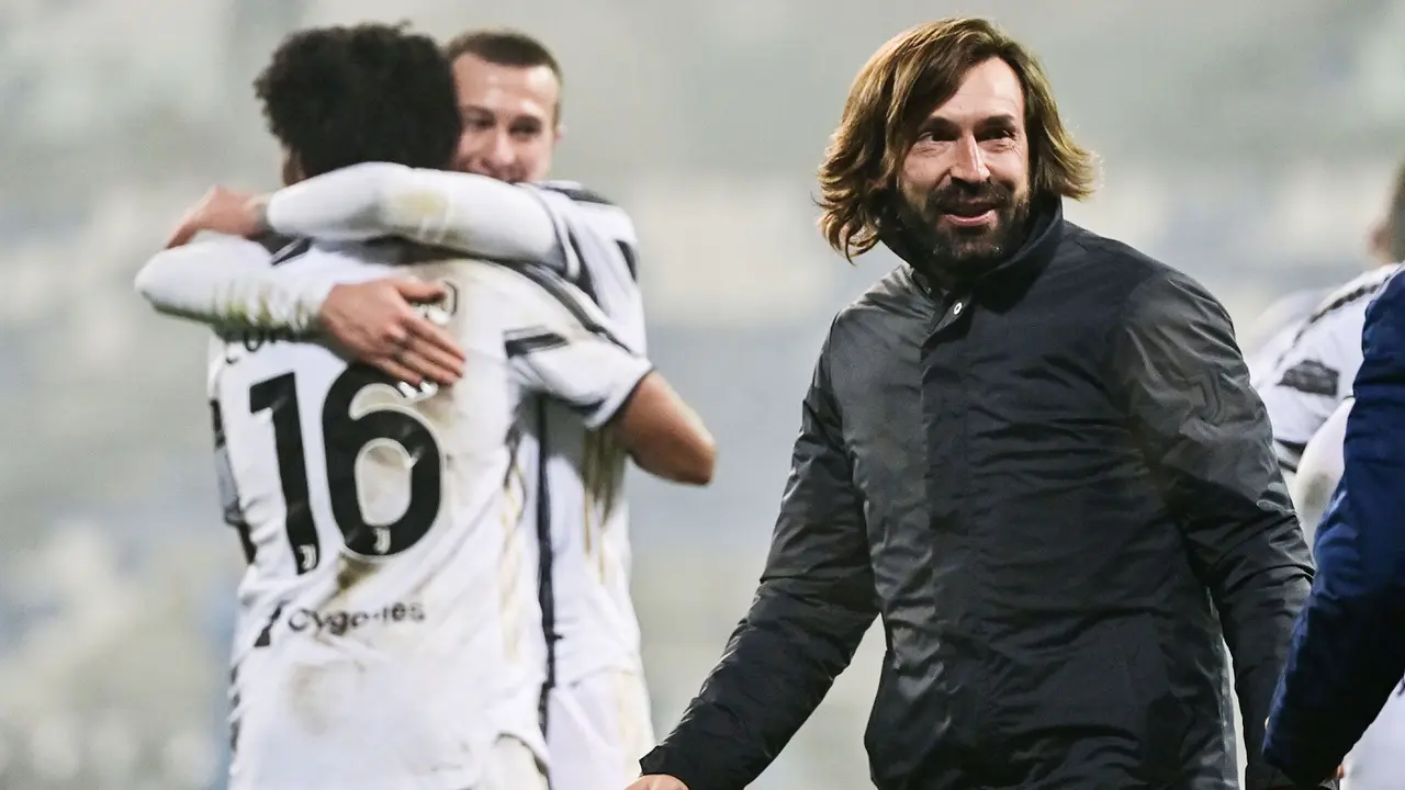 FOTO: Ekspresi Andrea Pirlo Usai Meraih Trofi Perdana Sebagai Pelatih