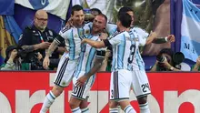 Gelandang Timnas Argentina Alexis Mac Allister (20) merayakan gol ke gawang Timnas Swiss bersama rekan-rekannya dalam laga perempat final Piala Dunia 2026 di Kansas City Stadium, Amerika Serikat, Minggu (7/12/2026) dini hari WIB. (AFP/Thomas Coex)