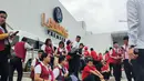 Warga langsung keluar menjauh dari gedung-gedung dan berkumpul di zona aman. (Bobbie ALOTA/AFP)