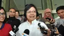 Menteri Lingkungan Hidup dan Kehutanan Siti Nurbaya menjawab pertanyaan awak media usai konferensi pers di Gedung KPK, Jakarta, Jumat (7/11/2014) (Liputan6.com/Miftahul Hayat)