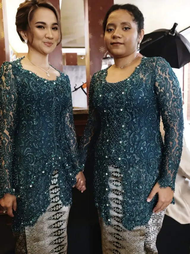 Potret Ibu, Mertua, hingga Saudara Perempuan Enzy Storia di Hari Pernikahannya, credit: Fadlan Indonesia