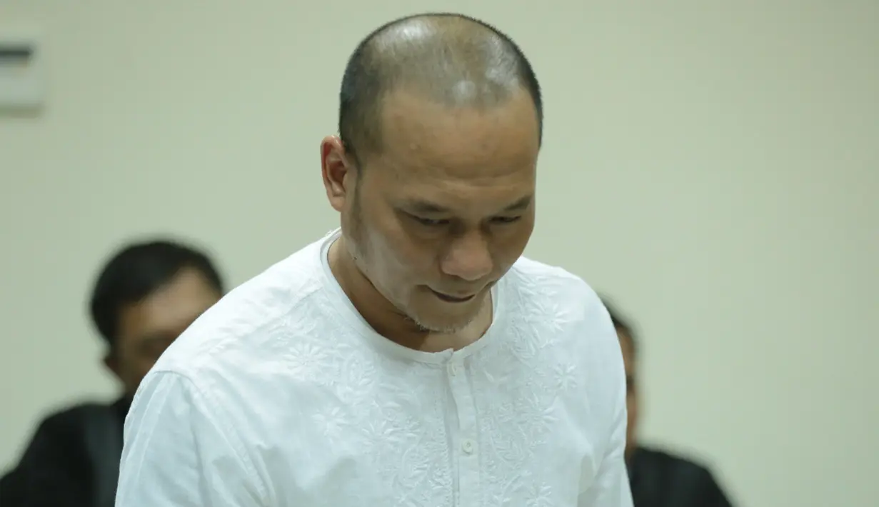 Dua orang saksi dihadirkan dalam sidang perdana kasus narkoba atas kepemilikan ganja penyanyi Iwa K. Dua orang itu adalah Rangga dan Ujang Aliando dari Satuan Polresta Bandara Soekarno Hatta, yang mengamankan penyanyi tersebut. (Adrian Putra/Bintang.com)