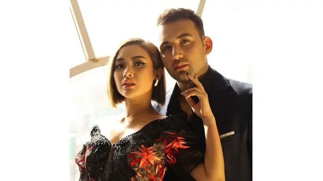 7 Gaya Mesra Cita Citata dengan Sang Kekasih, Foto Bak Prewedding
