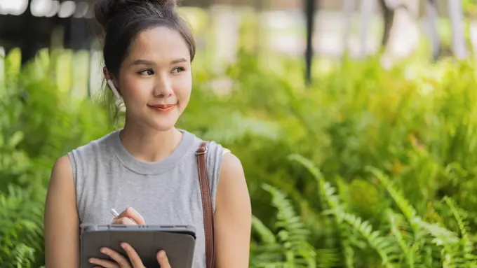 wanita september introvert