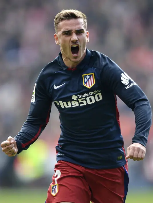 1. Antoine Griezmann, The Express melaporkan Chelsea akan memecahkan rekor transfer dengan mendatangkan bintang Atletico Madrid ini. Antonio Conte diklaim mendapat restu petinggi The Blues untuk memboyong bomber Prancis tersebut. (AFP/Miguel Riopa)