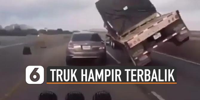 VIDEO: Ngeri, Truk Berbelok Hampir Terbalik Mengenai Mobil