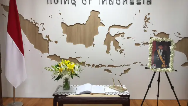 Condolance Book untuk BJ Habibie (KBRI Singapura)