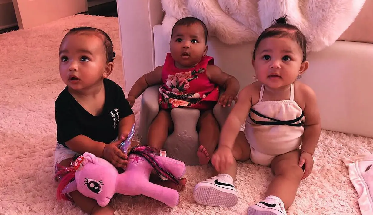 Lalu Kim Kardashian pun mengunggah foto Stormi, Chicago dan juga True yang tengah bersenang-senang. (instagram/kimkardashian)