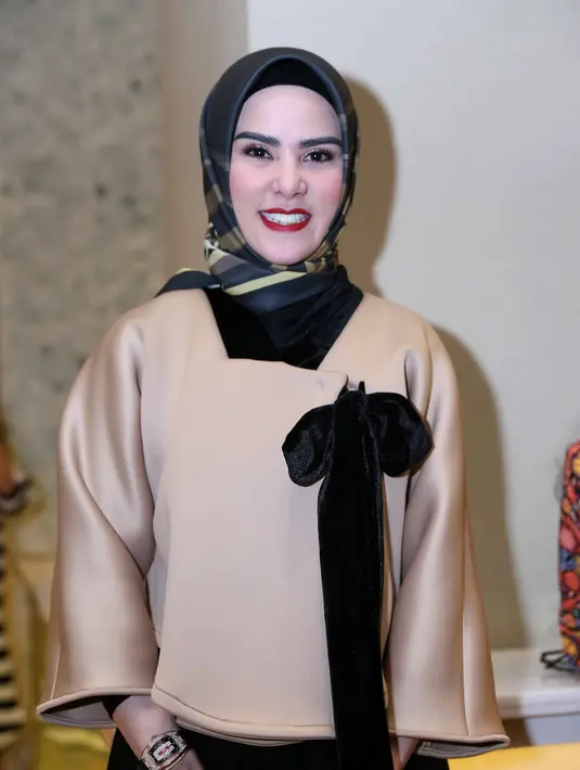 Pemilik nama Lelly Anggraeni ini mengaku bahwa rumah tangganya sekarang dalam kondisi baik. (Nurwahyunan/Bintang.com)