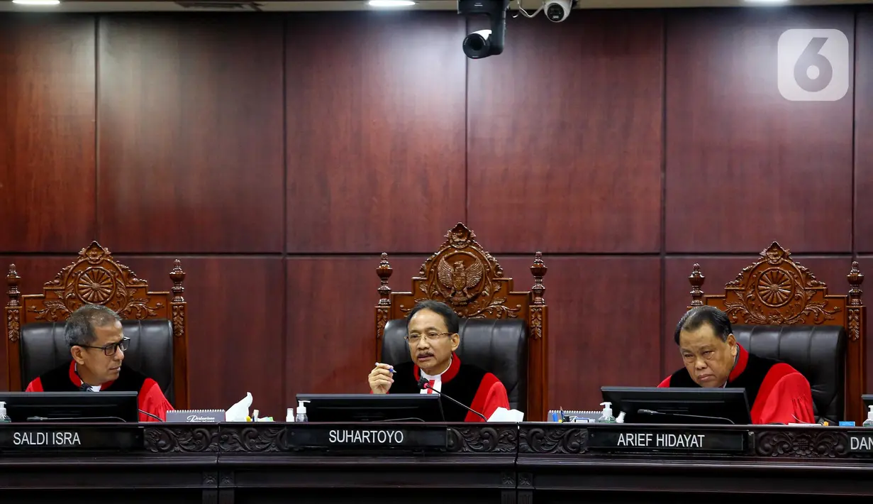 Dalam sidang Perselisihan Hasil Pemilihan Umum (PHPU) 2024, penyaluran bantuan sosial dituding menjadi kekuatan kampanye salah satu pasangan calon presiden dan wakil presiden pada Pemilu 2024. (Liputan6.com/Angga Yuniar)