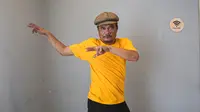 Ricky Malau jadi aktor pendukung untuk pentas Placebo persembahan Stock Teater, ditemui di sela-sela latihan di kawasan Pejaten, Jakarta Selatan, Senin (26/8/2024). (Foto: Liputan6.com/Angga Yuniar)