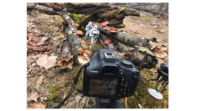 Fotografer Ini Buat Mainan Seolah Hidup, 7 Hasilnya Keren Banget