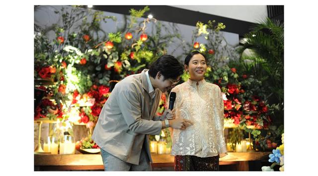 6 Potret Dhika Himawan mitoni 7 bulanan kehamilan, Ferry Salim bahagia segera timang cucu pertama