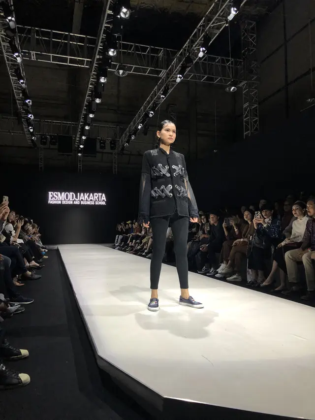 Usung Tema Woman Strength, ESMOD Jakarta Meriahkan Plaza Indonesia Fashion Week 2019