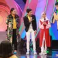 Perempuan berhijab yang hobi membaca itu harus meninggalkan panggung SUCA lebih awal. Ia tampil di segmen terakhir pada malam itu. Stand Up Comedy Academy 3 tayang secara live delay di Indosiar, mulai pukul 20.30 WIB. (Adrian Putra/Bintang.com)