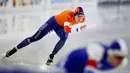 Atlet asal Belanda, Ireen Wust, saat beraksi pada nomor 1000 m putri di Kejuaraan Dunia Speed Skating di Thialf ice arena, Heerenveen, Belanda, Minggu (24/1/2021). (AP/Peter Dejong)