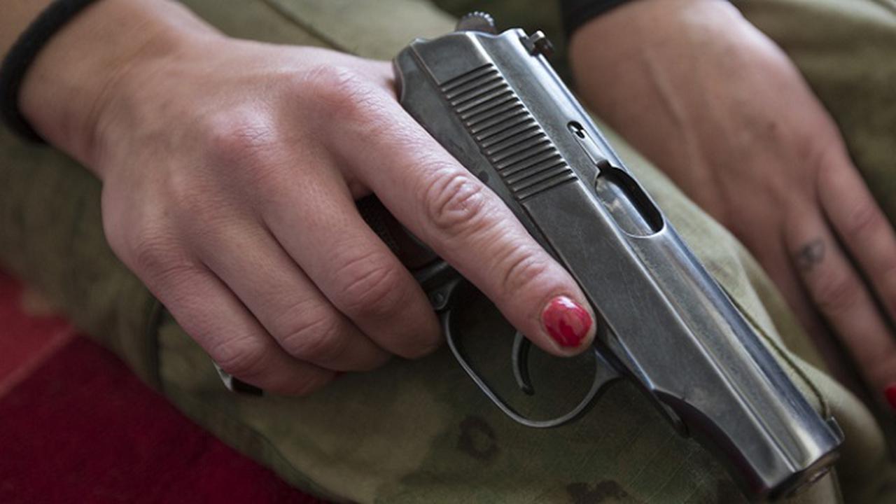 Selfie Dengan Pistol, Wanita Ini Tembak Kepala Sendiri