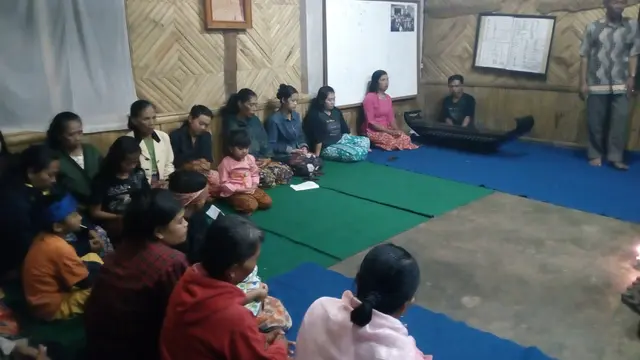 Warga penganut sunda wiwitan kampung Pasir, Samarang, Garut, Jawa Barat tengah melaksanakan ritual olahrasa