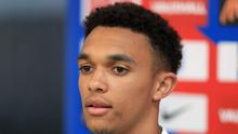 Bek Inggris, Trent Alexander-Arnold berbicara dalam Hari Media di St George's Park, Burton, Inggris, Selasa (5/6). Bek kanan Liverpool ini berusia 19 tahun 250 hari saat Piala Dunia 2018 dimulai. (Mike Egerton/PA via AP)