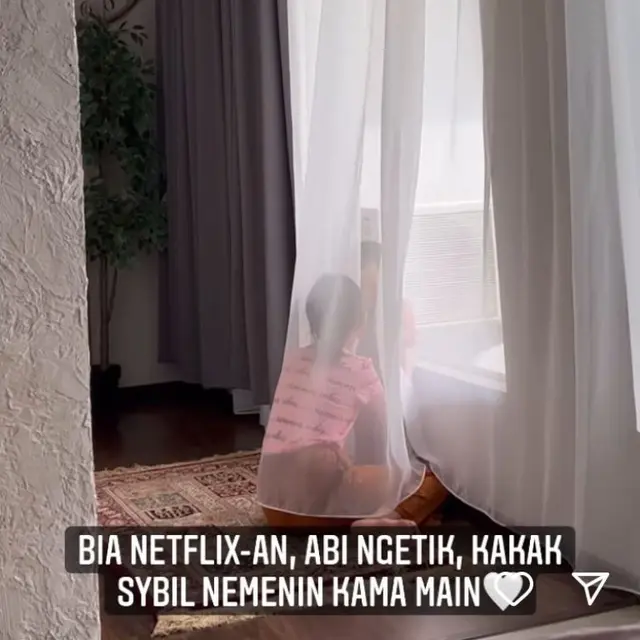 Kamar Tidur di Rumah Zaskia Adya Mecca dan Hanung Bramantyo