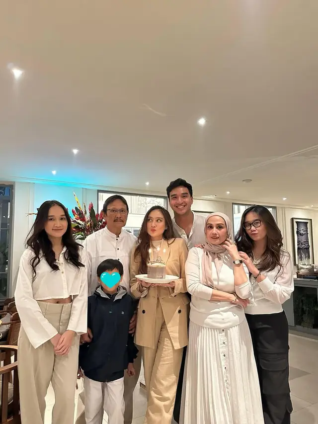 6 Potret Kedekatan Salshabilla Adriani dengan Sang Ibunda, Selalu Beri Dukungan