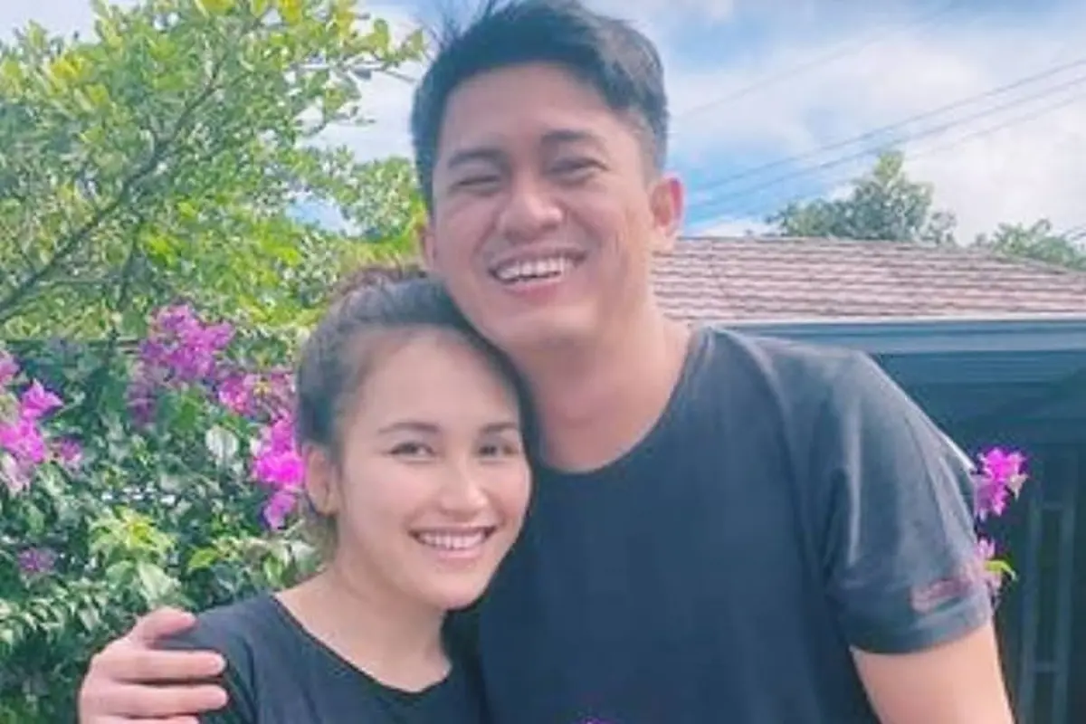 Makin Lengket, Ini 7 Potret Mesra Ayu Ting Ting dan Adit Jayusman