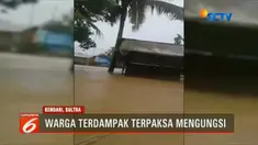 Sejumlah ruas jalan di pusat kota juga terkena banjir dan membuat kemacetan terjadi.