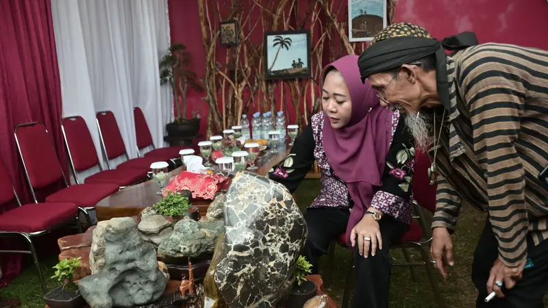 Aneka souvenir yang terbuat dari batu Klawing, Purbalingga. (Foto: Liputan6.com/Humas Protokol Purbalingga)