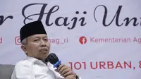 Sekretaris Jenderal Kemenag Nizar Ali saat membuka kegiatan Edukasi Media Center Haji (MCH) 2023, di Kebon Sirih, Jakarta Pusat, Senin malam (8/5/2023). (Foto: Liputan6.com/Nafiysul Qodar).