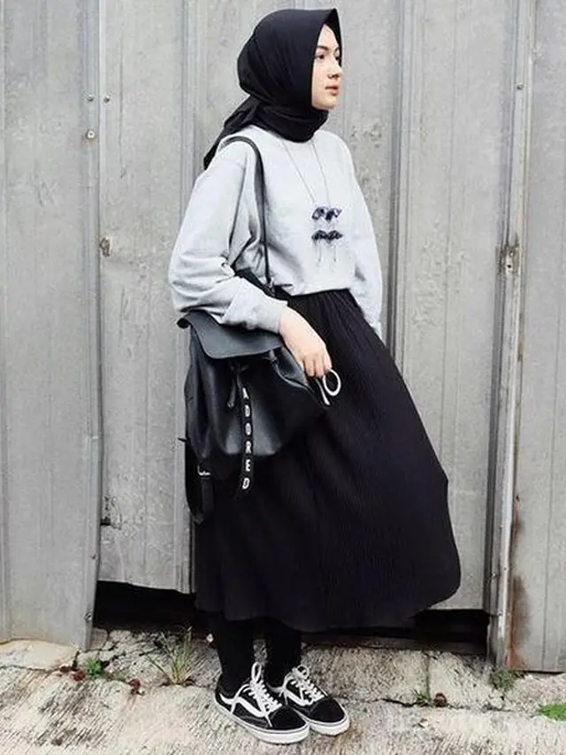 Kombinasi sweater dan rok